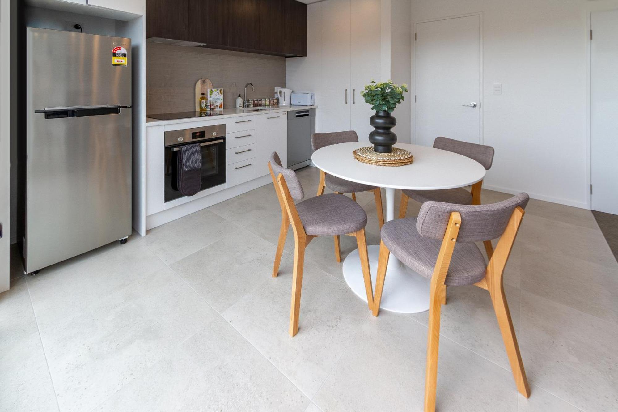 2Br Townhouse: Cosy, Close To City, Car Park Крайстчърч Екстериор снимка