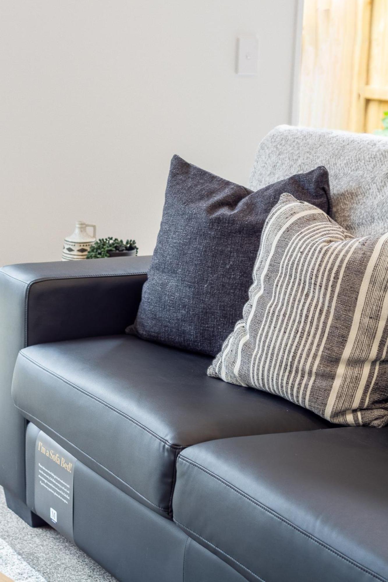 2Br Townhouse: Cosy, Close To City, Car Park Крайстчърч Екстериор снимка